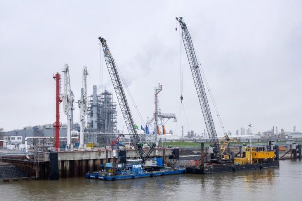 Operations start at new LNG jetty in Germany’s Stade Port