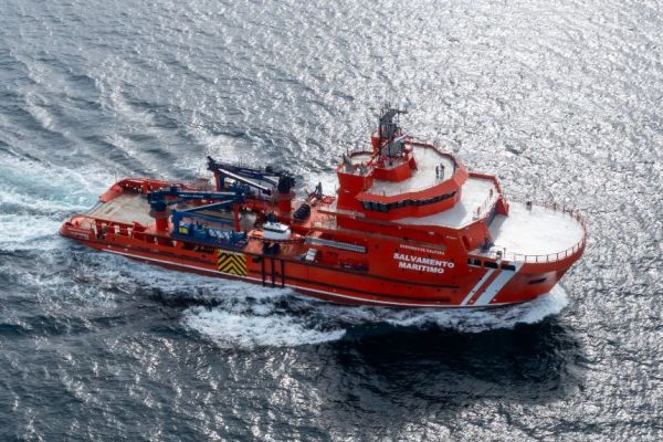 VESSEL REVIEW | Heroinas de Salvora – Large emergency response vessel for Spanish sea rescue organisation
