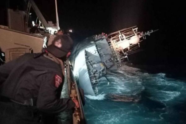 Captain criticised for actions leading to loss of Thai warship in bad weather